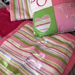 Girls Quilt 3-piece Bedding Set with 2 Curtains